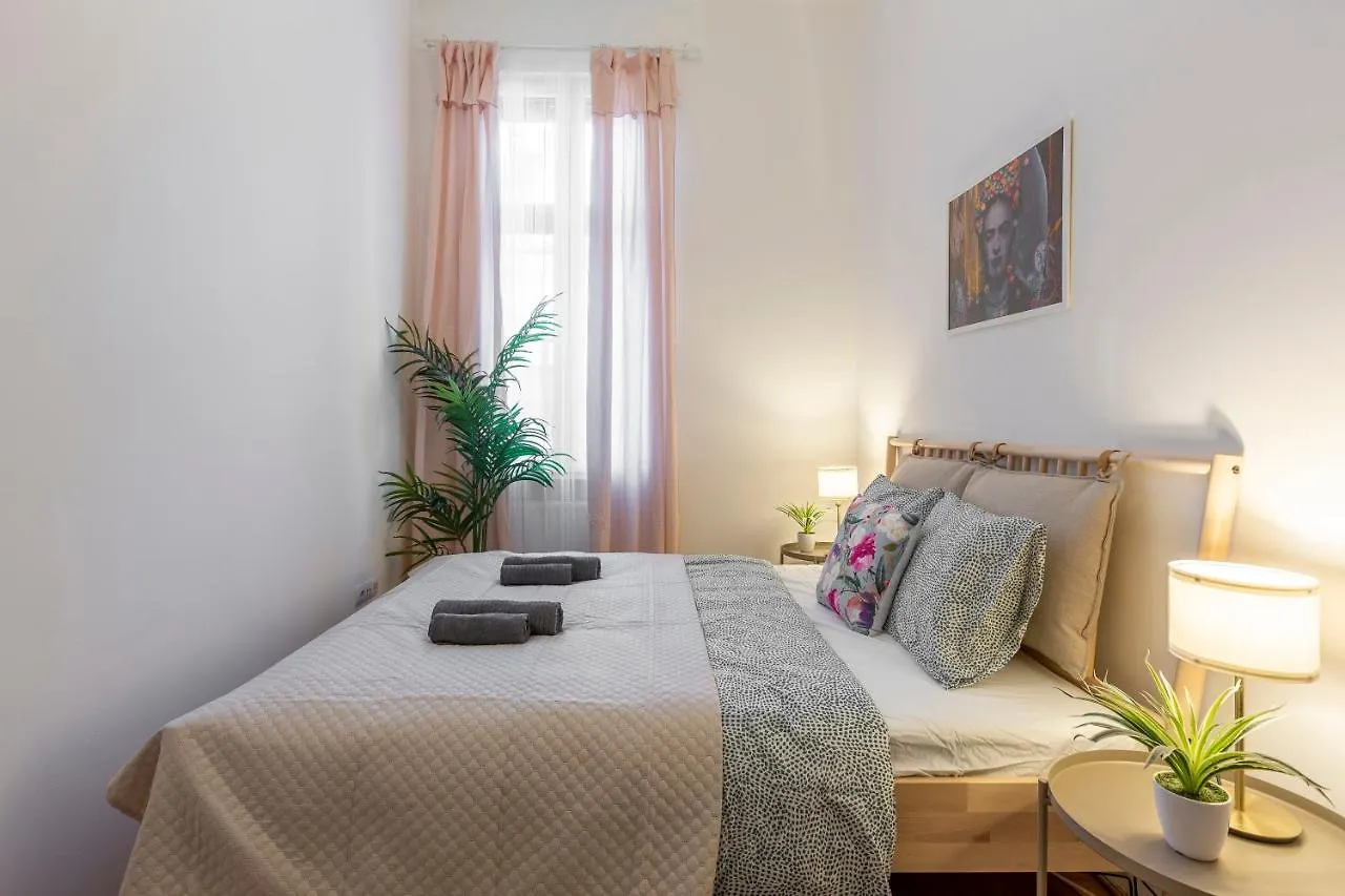 Gozdsu Downtown Apartment Cozy Vibe By Azg Budapest Hungary