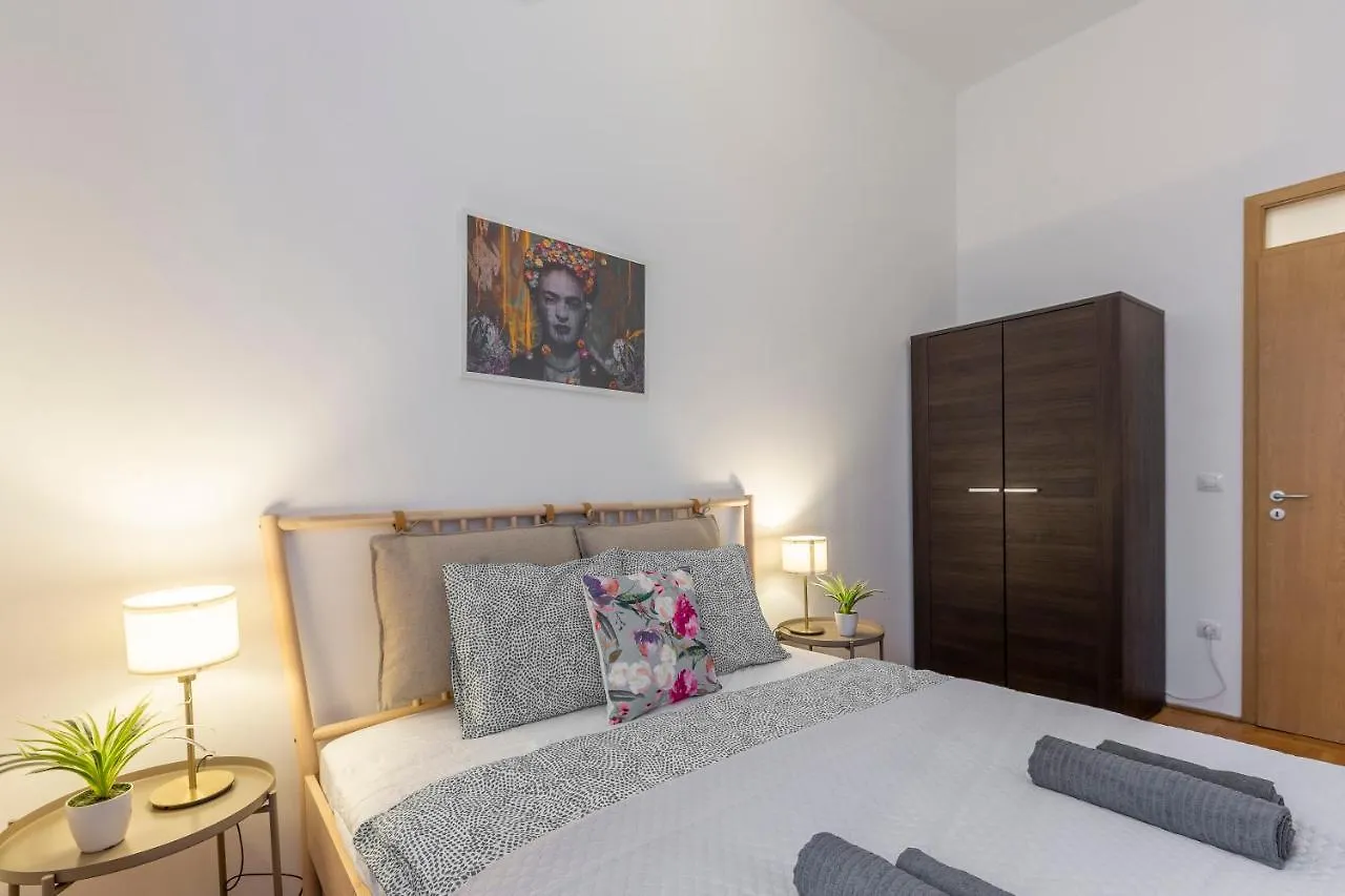 Gozdsu Downtown Apartment Cozy Vibe By Azg Budapest 0*,